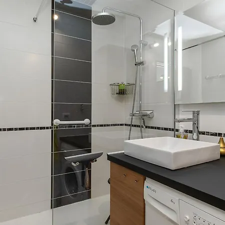 Neptuna L By Interhome
